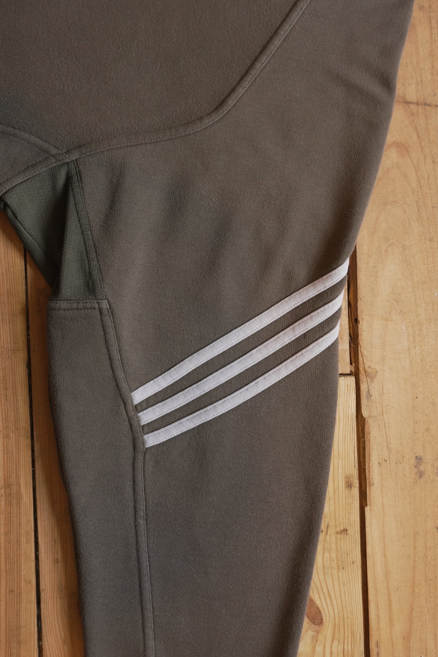 Adidas Sweatshirt Olive Khaki Green Grey Arm Stipe Men's XL Long Sleeve V-neck