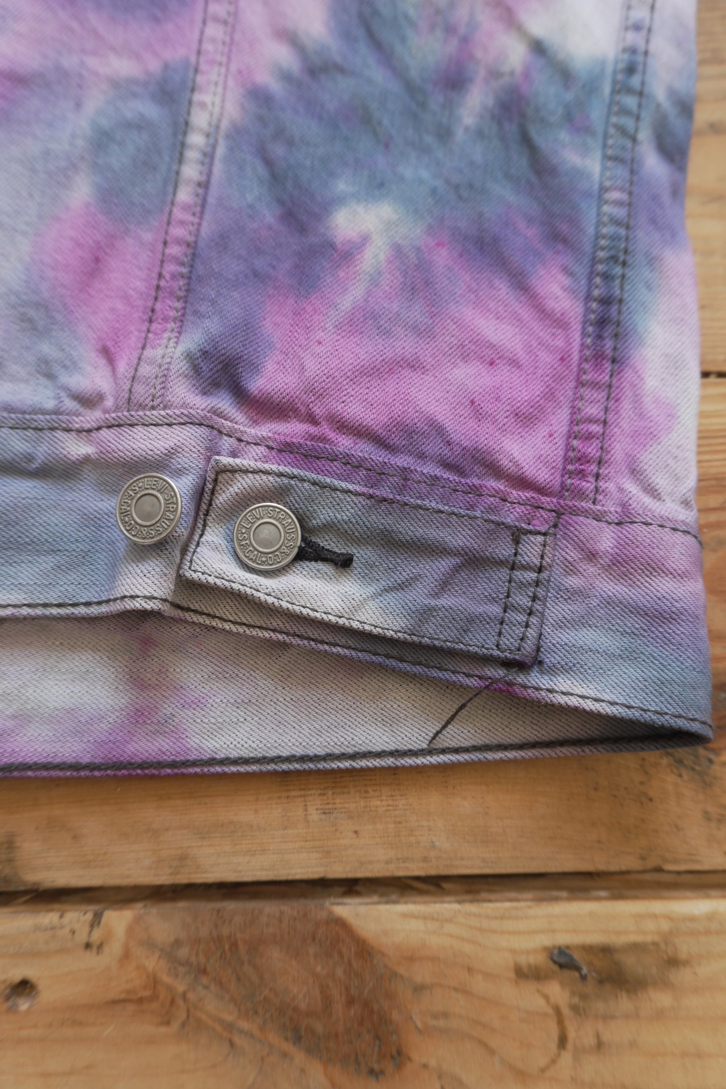 Vintage Levi's Denim Jacket Tie Dye Purple Medium Oversized Festival Rave