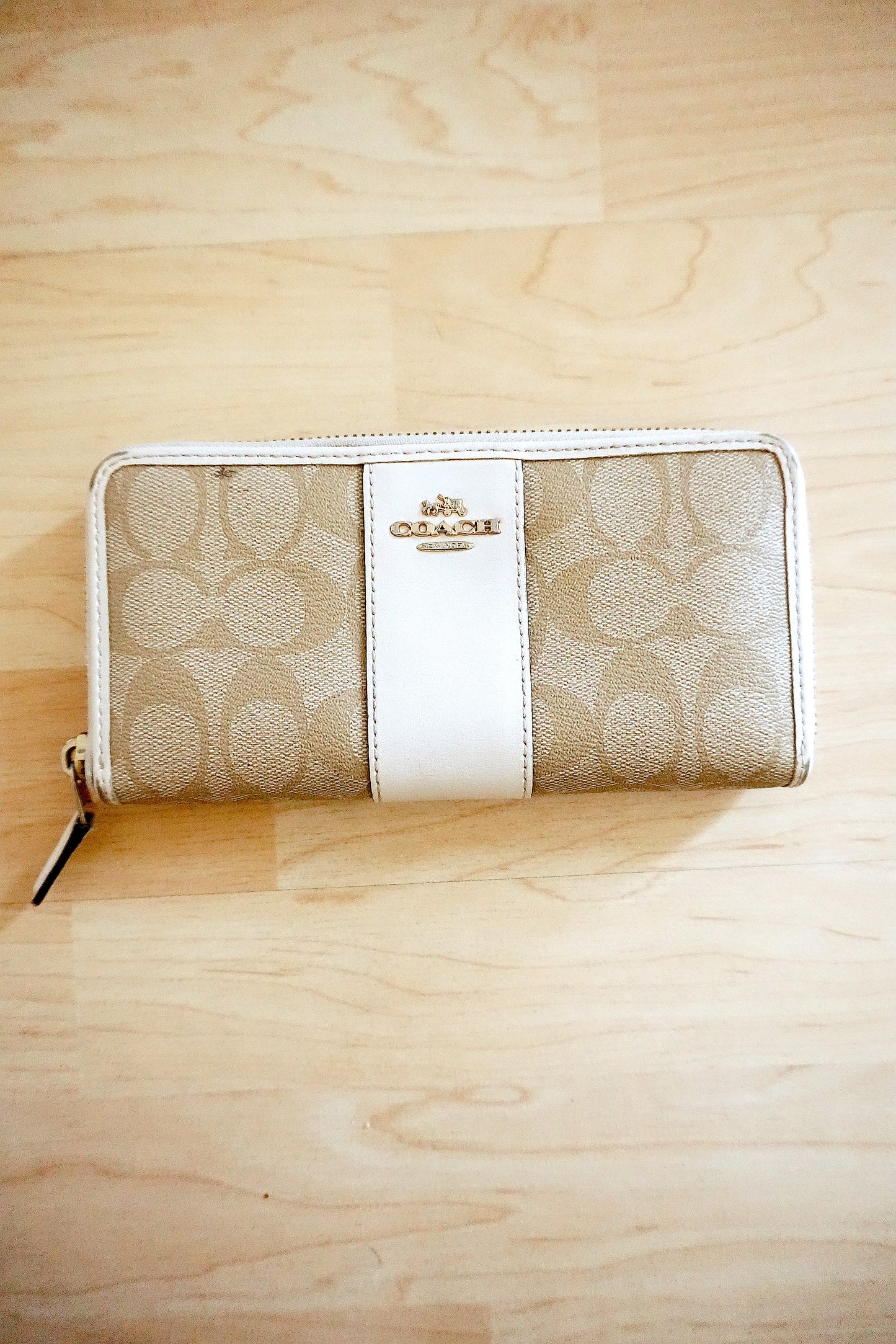 Coach Wallet Leather Cream Beige Long Purse Gold Logo Purse Women's