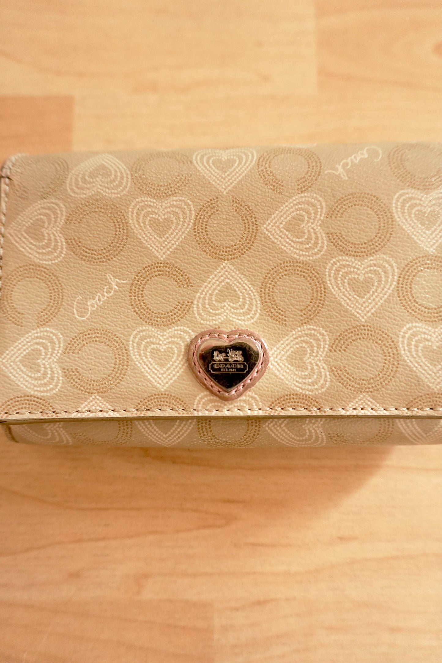 Vintage Coach Y2K Heart Print Wallet Cream Beige Pink Leather Zip Purse Coin