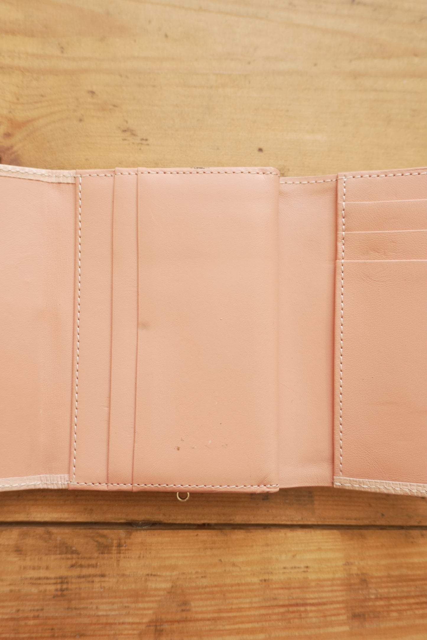 Nina Ricci Vintage Leather Light Pink Wallet Bifold Purse Gold Clasp