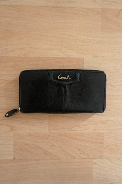 Coach Vintage Wallet Black Leather Zip Around Long Purse Gold Hardware Women's