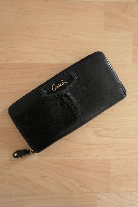 Coach Vintage Wallet Black Leather Zip Around Long Purse Gold Hardware Women's
