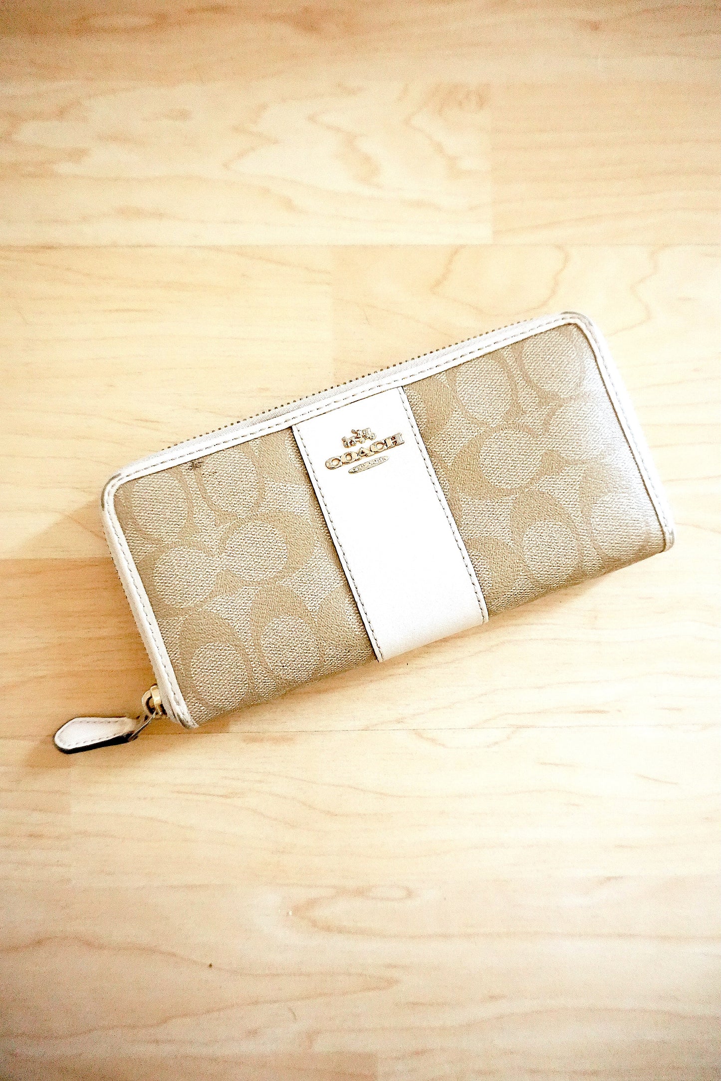 Coach Wallet Leather Cream Beige Long Purse Gold Logo Purse Women's