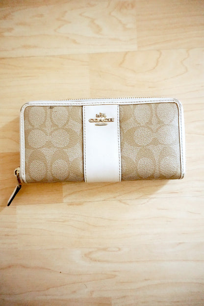Coach Wallet Leather Cream Beige Long Purse Gold Logo Purse Women's