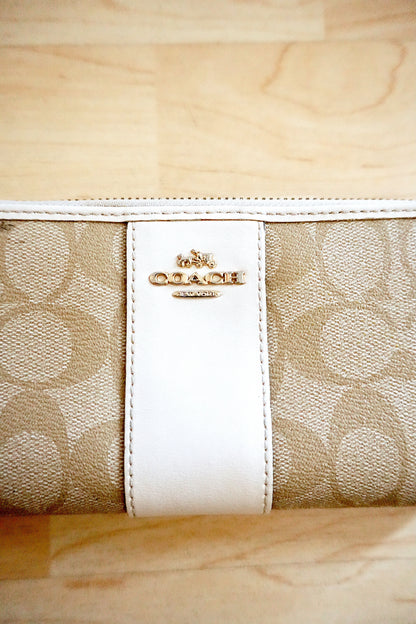 Coach Wallet Leather Cream Beige Long Purse Gold Logo Purse Women's