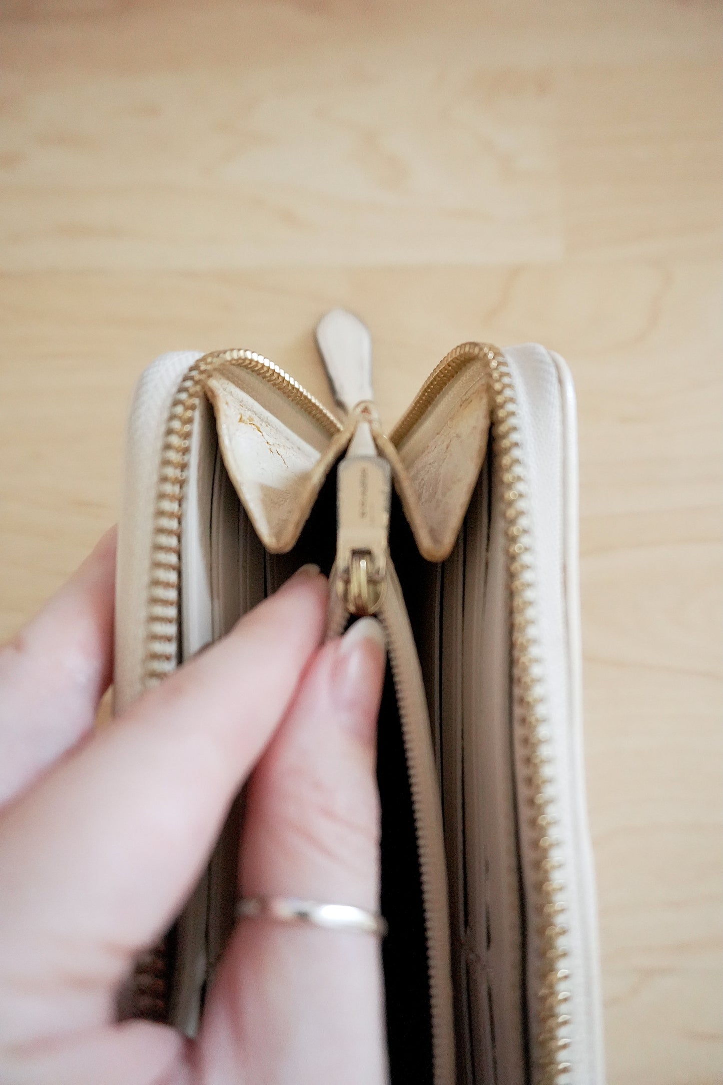 Coach Wallet Leather Cream Beige Long Purse Gold Logo Purse Women's