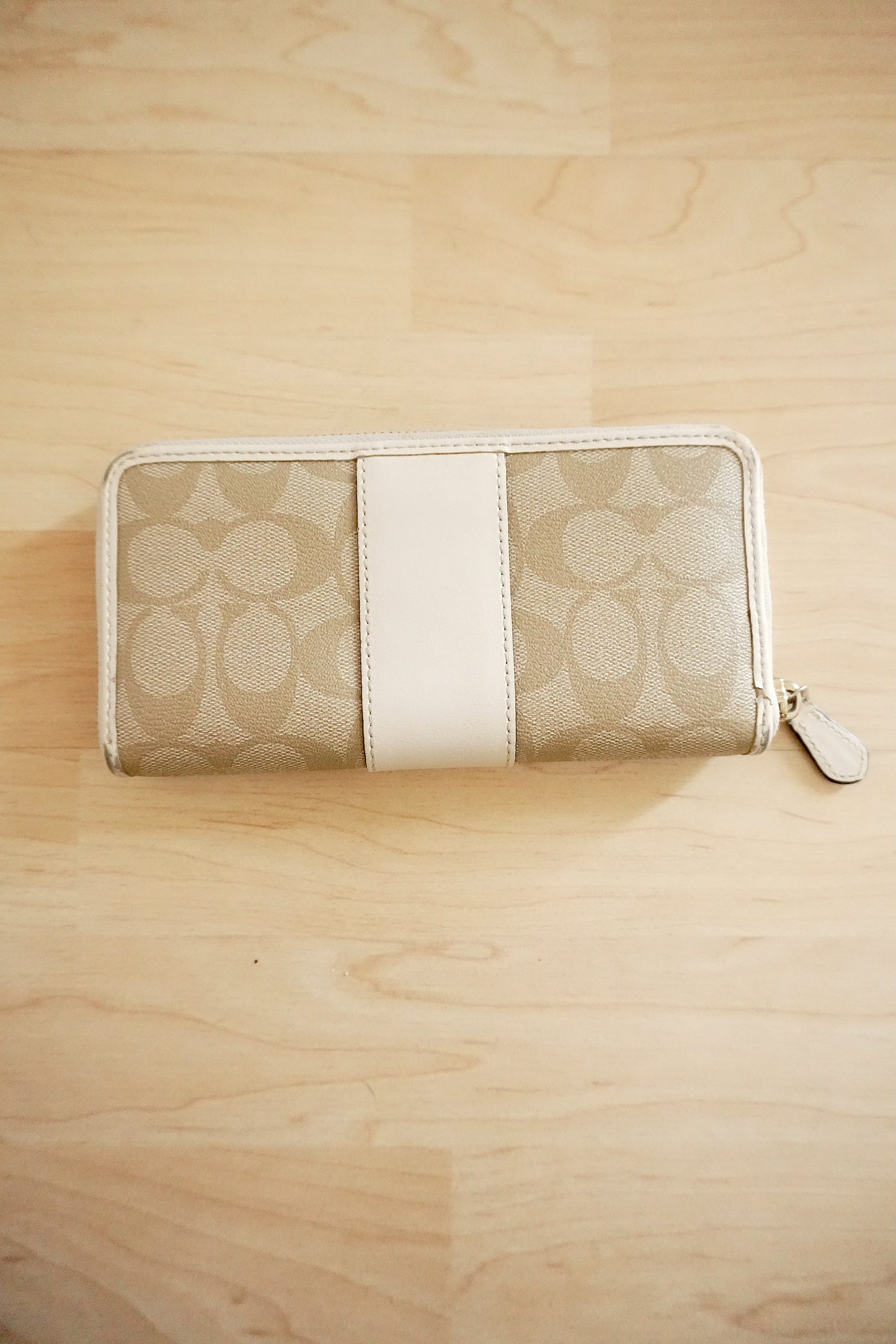 Coach Wallet Leather Cream Beige Long Purse Gold Logo Purse Women's