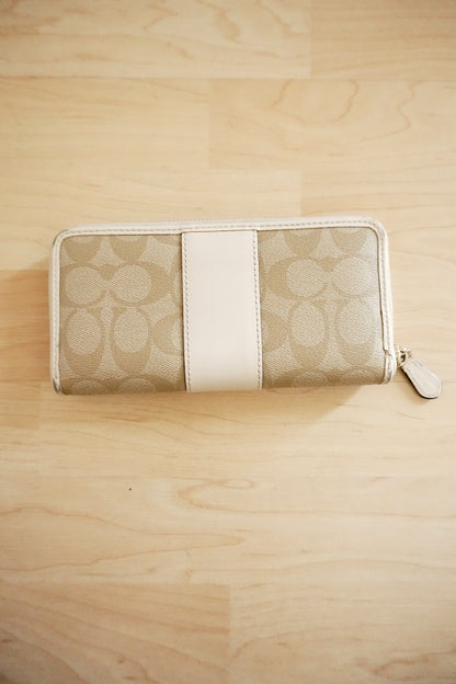 Coach Wallet Leather Cream Beige Long Purse Gold Logo Purse Women's