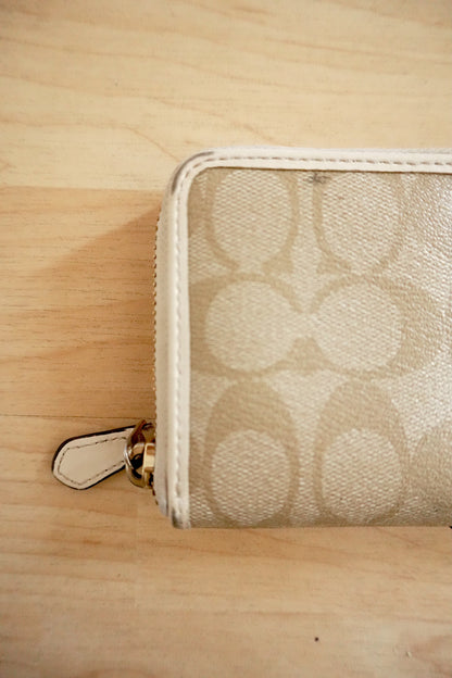 Coach Wallet Leather Cream Beige Long Purse Gold Logo Purse Women's