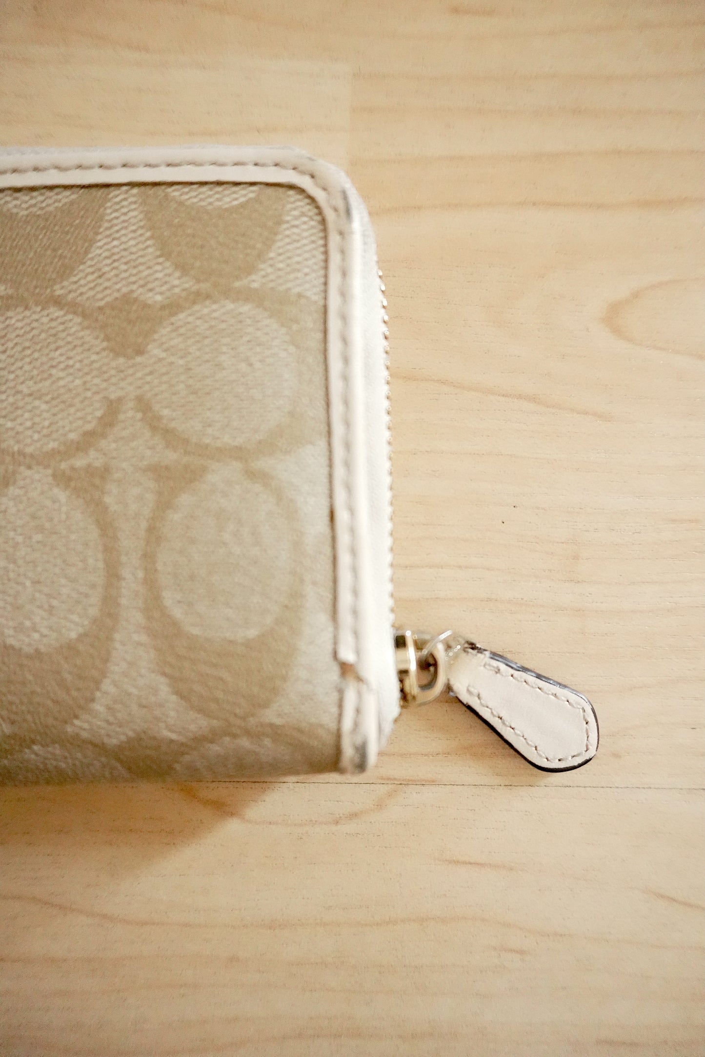Coach Wallet Leather Cream Beige Long Purse Gold Logo Purse Women's