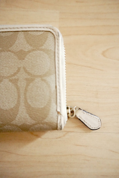 Coach Wallet Leather Cream Beige Long Purse Gold Logo Purse Women's