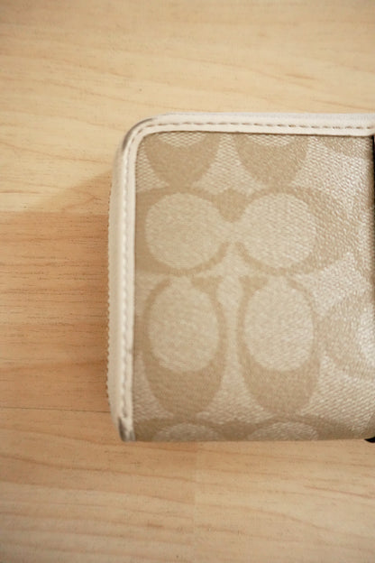 Coach Wallet Leather Cream Beige Long Purse Gold Logo Purse Women's