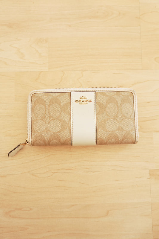Coach Wallet Cream Beige Leather Long Zip Around Purse Gold Hardware Logo Zip Women's
