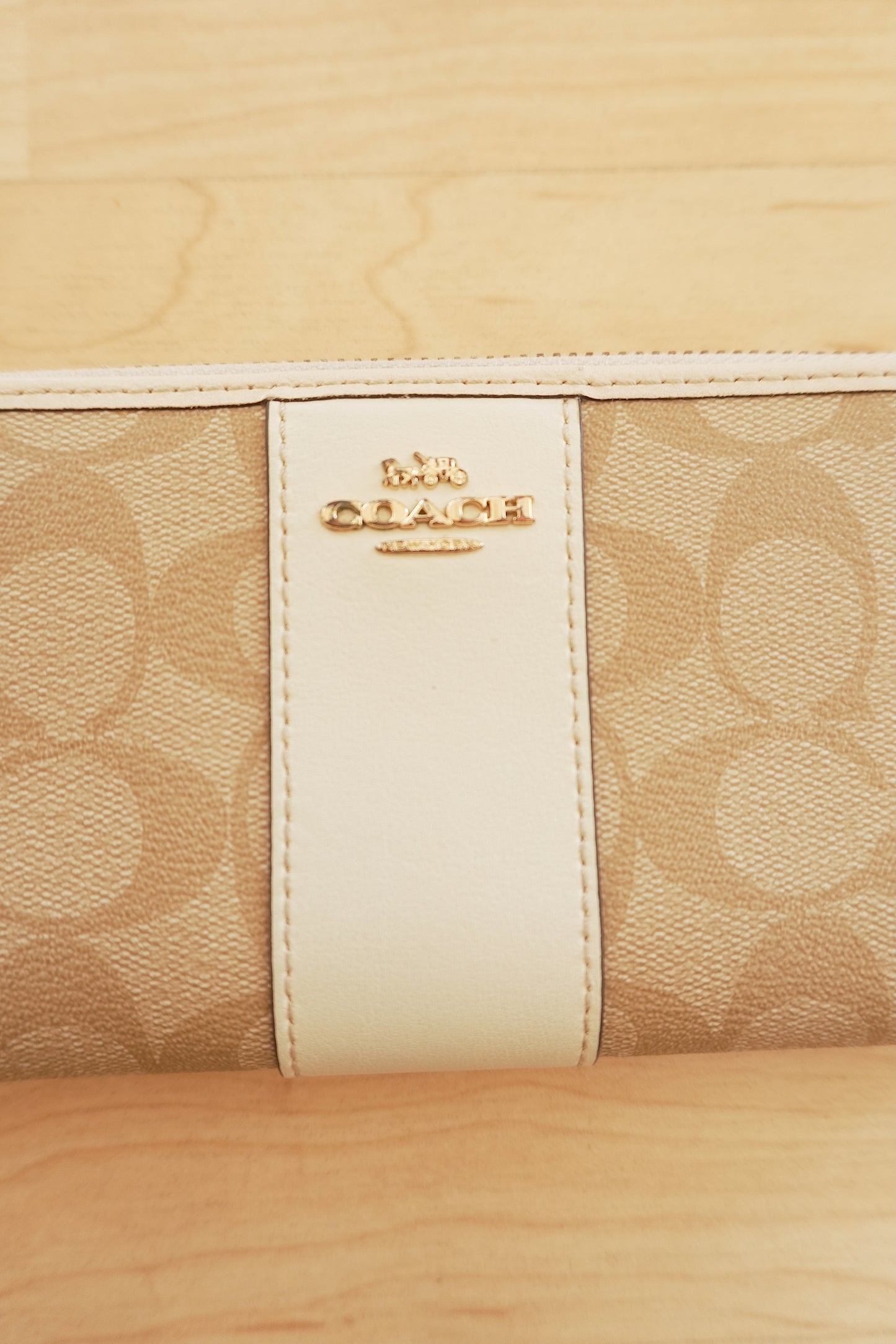 Coach Wallet Cream Beige Leather Long Zip Around Purse Gold Hardware Logo Zip Women's