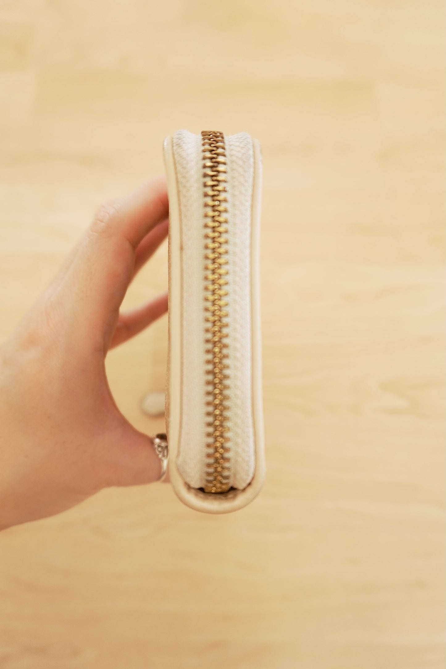 Coach Wallet Cream Beige Leather Long Zip Around Purse Gold Hardware Logo Zip Women's