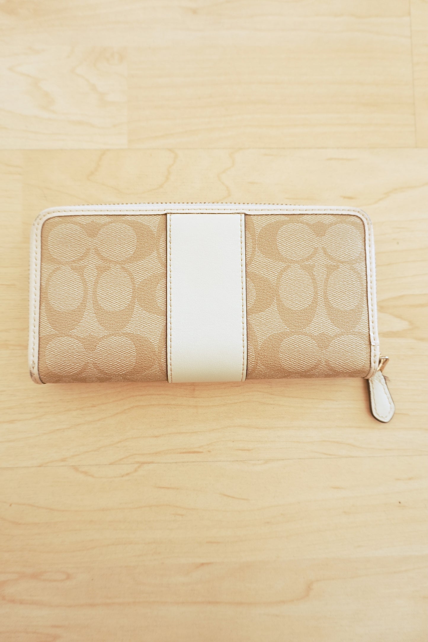 Coach Wallet Cream Beige Leather Long Zip Around Purse Gold Hardware Logo Zip Women's
