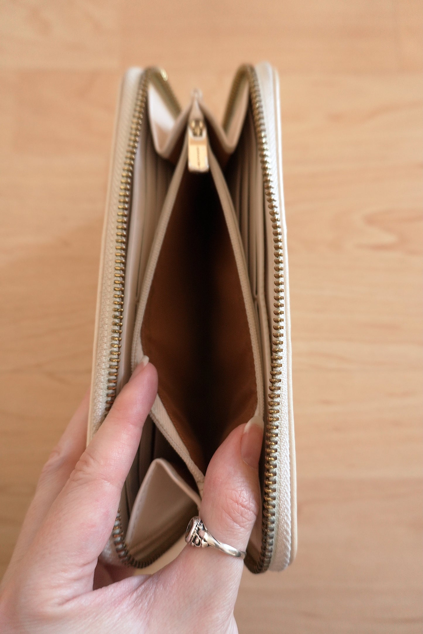 Coach Wallet Cream Beige Leather Long Zip Around Purse Gold Hardware Logo Zip Women's