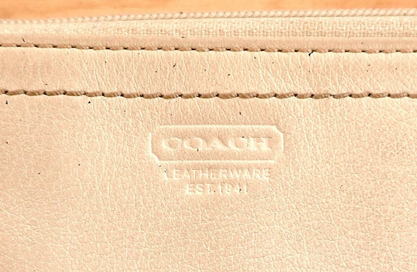 Vintage Coach Coin Purse White Cream Leather Zip Pouch Keychain Small Wallet