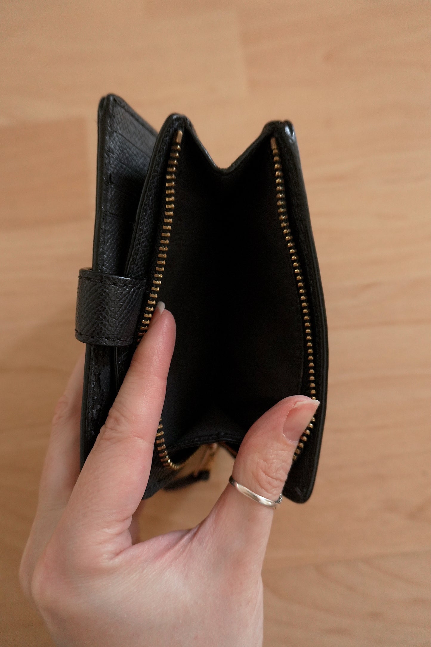 Coach Purse Black Leather Wallet Gold Logo Zip Women's Stud Fastening