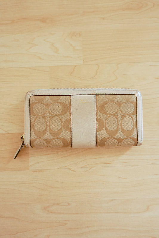 Coach Vintage Long Wallet Cream Beige Leather Monogram Zip Around Purse Gold Zip