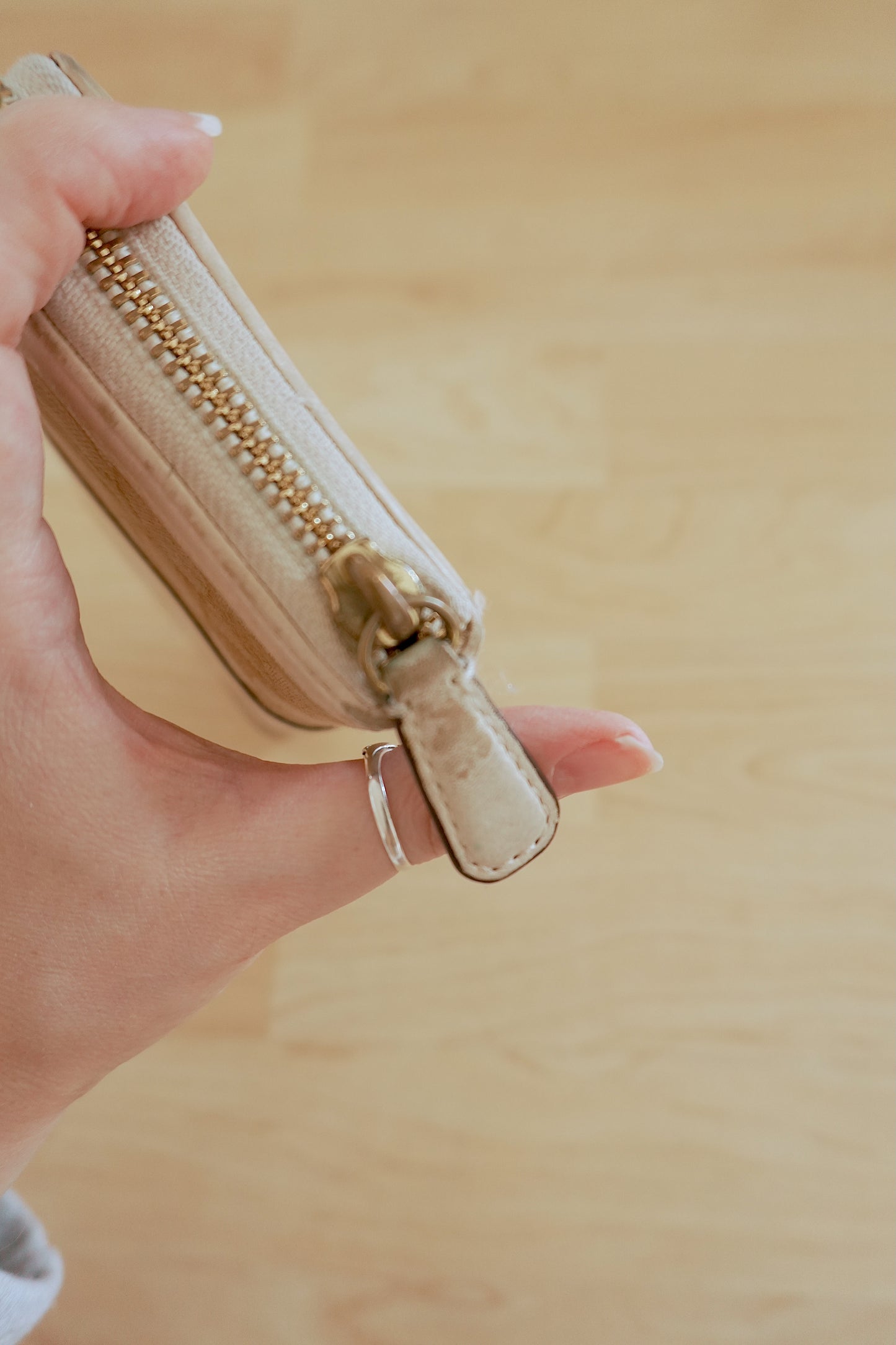 Coach Vintage Long Wallet Cream Beige Leather Monogram Zip Around Purse Gold Zip