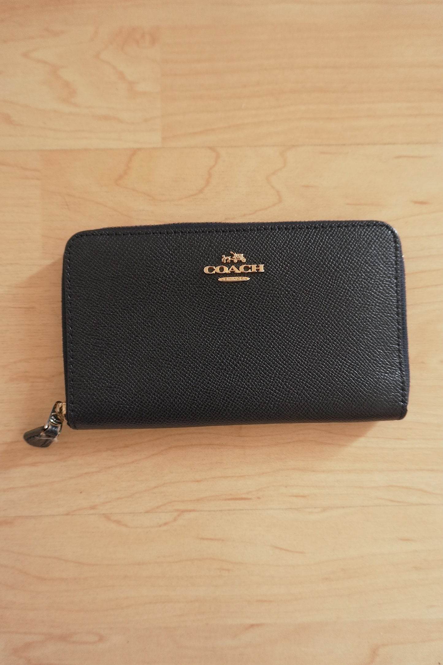 Coach Wallet Vintage Navy Blue Leather Zip around purse Gold Logo Zip Women's
