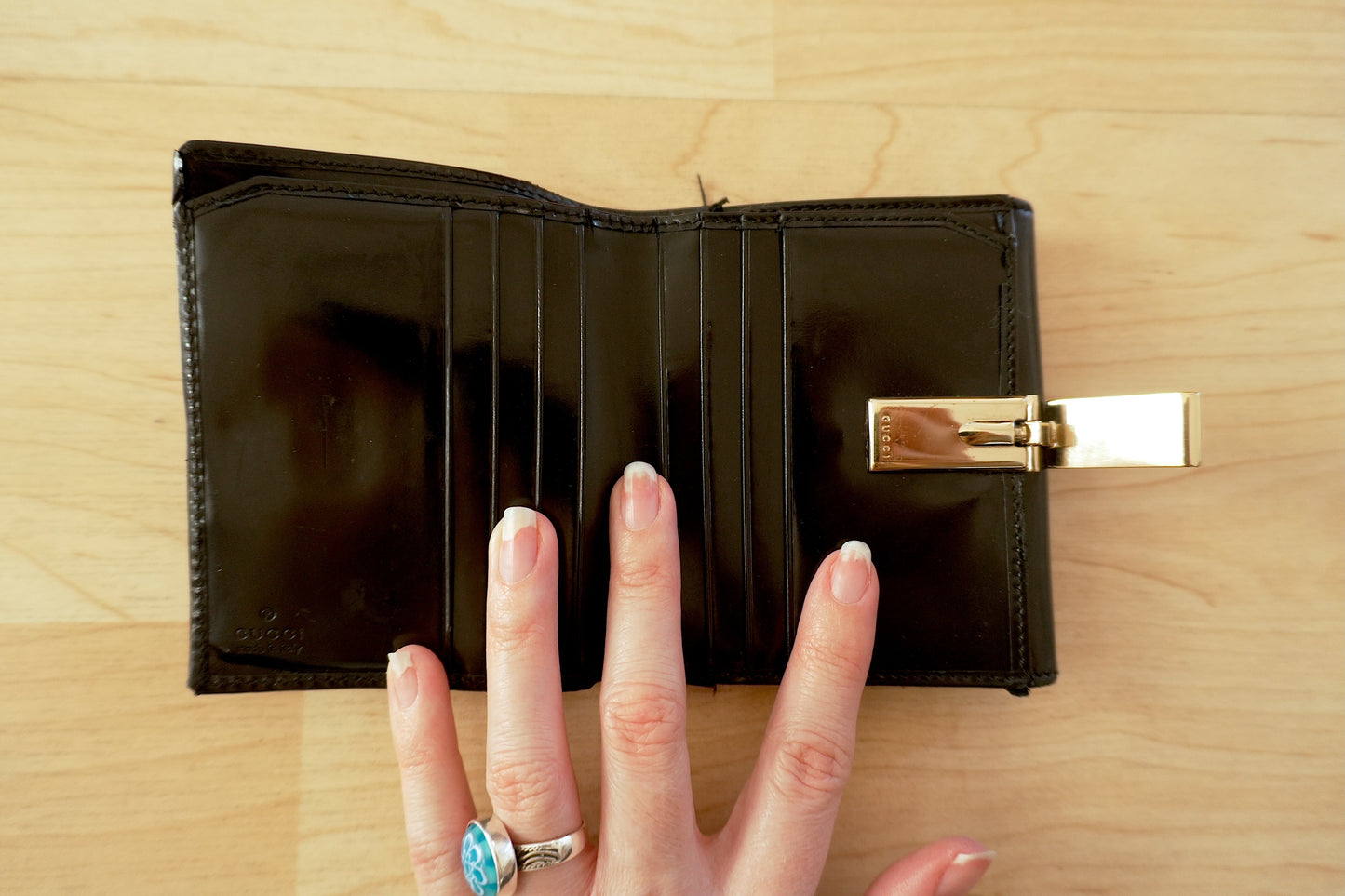 Gucci Vintage Black Leather Wallet Bifold Gold Enamel Logo Clasp Coin Pocket