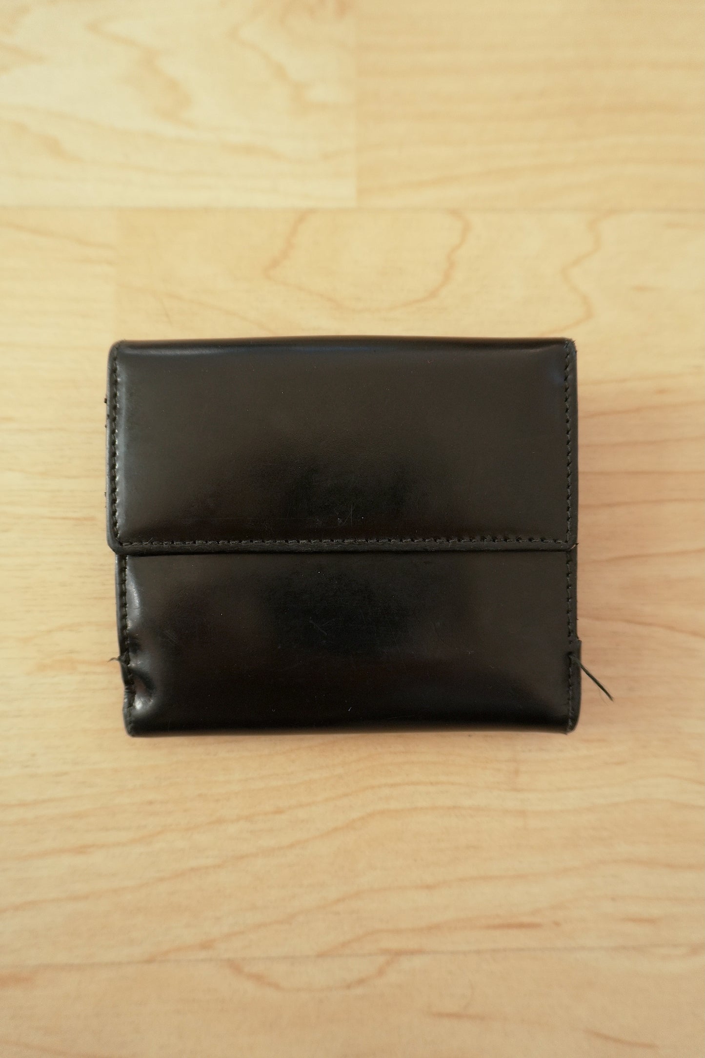 Gucci Vintage Black Leather Wallet Bifold Gold Enamel Logo Clasp Coin Pocket
