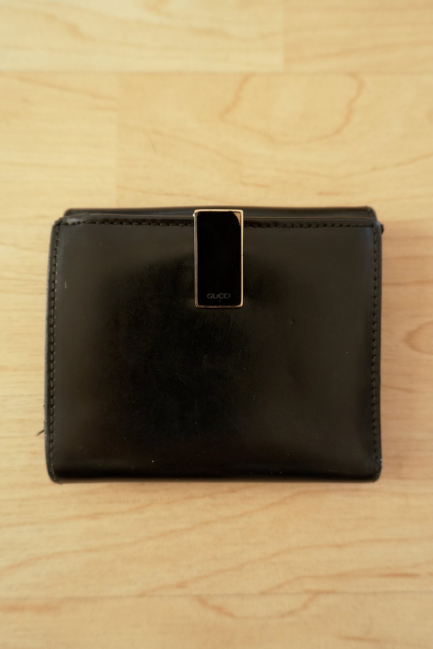 Gucci Vintage Black Leather Wallet Bifold Gold Enamel Logo Clasp Coin Pocket