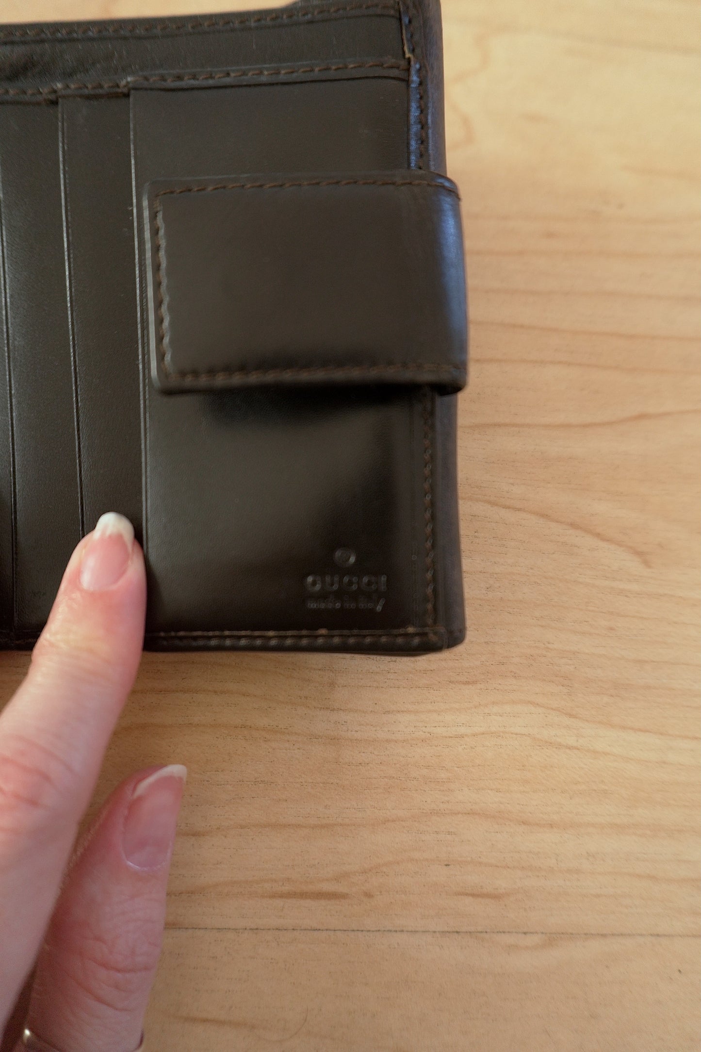 Gucci Vintage Wallet Black Leather Silver Clasp Bifold Stud Fastening Men's