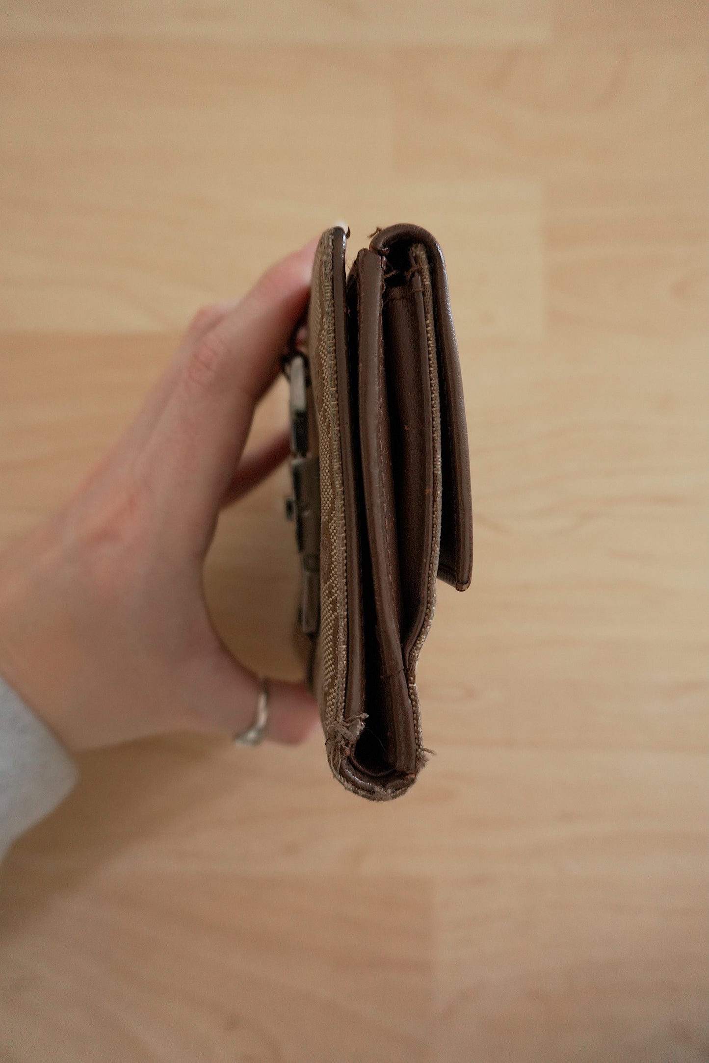 Vintage Gucci GG Monogram Wallet – Beige/Brown Canvas & Leather, Chain Detail