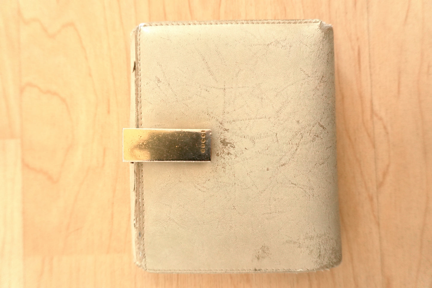 Gucci Vintage Cream Leather Bifold Wallet Gold Logo Clasp Coin Purse Women’s