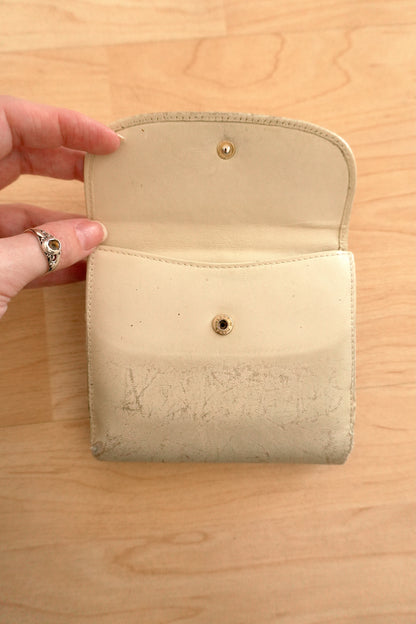 Gucci Vintage Cream Leather Bifold Wallet Gold Logo Clasp Coin Purse Women’s