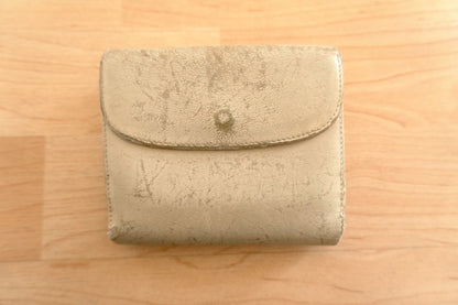Gucci Vintage Cream Leather Bifold Wallet Gold Logo Clasp Coin Purse Women’s