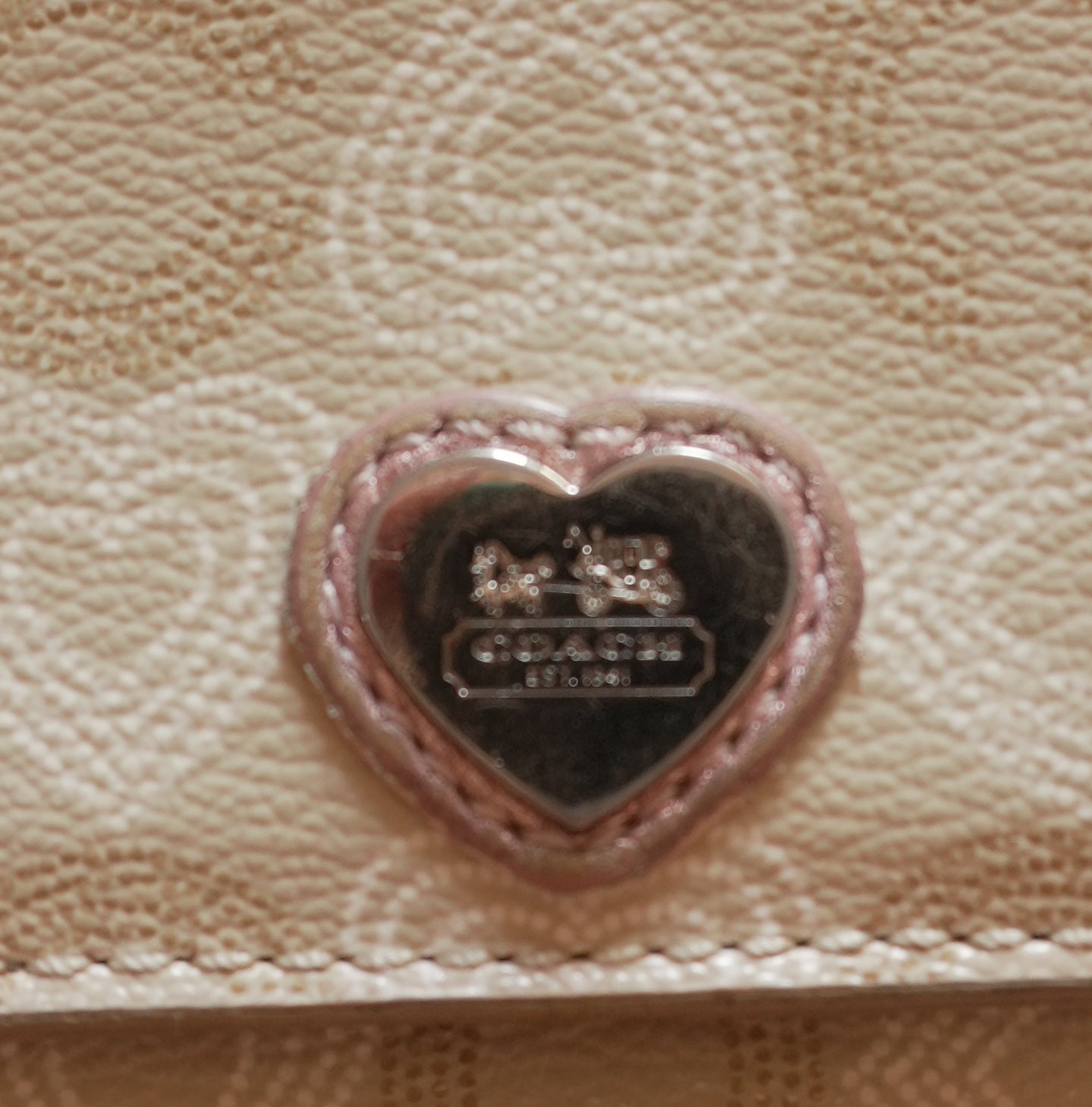 Vintage Coach Y2K Heart Print Wallet Cream Beige Pink Leather Zip Purse Coin