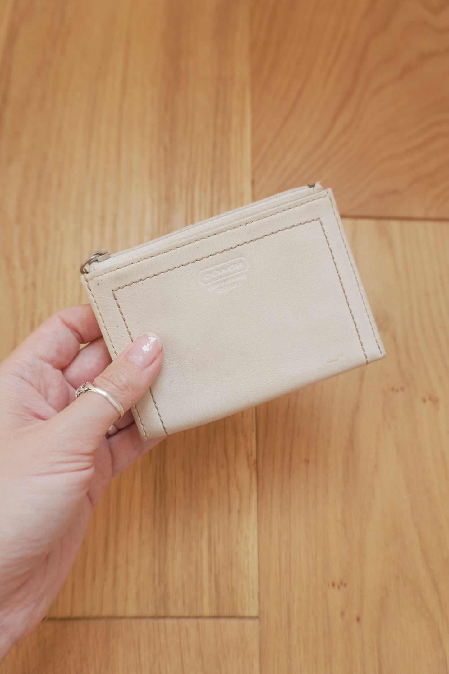 Vintage Coach Coin Purse White Cream Leather Zip Pouch Keychain Small Wallet