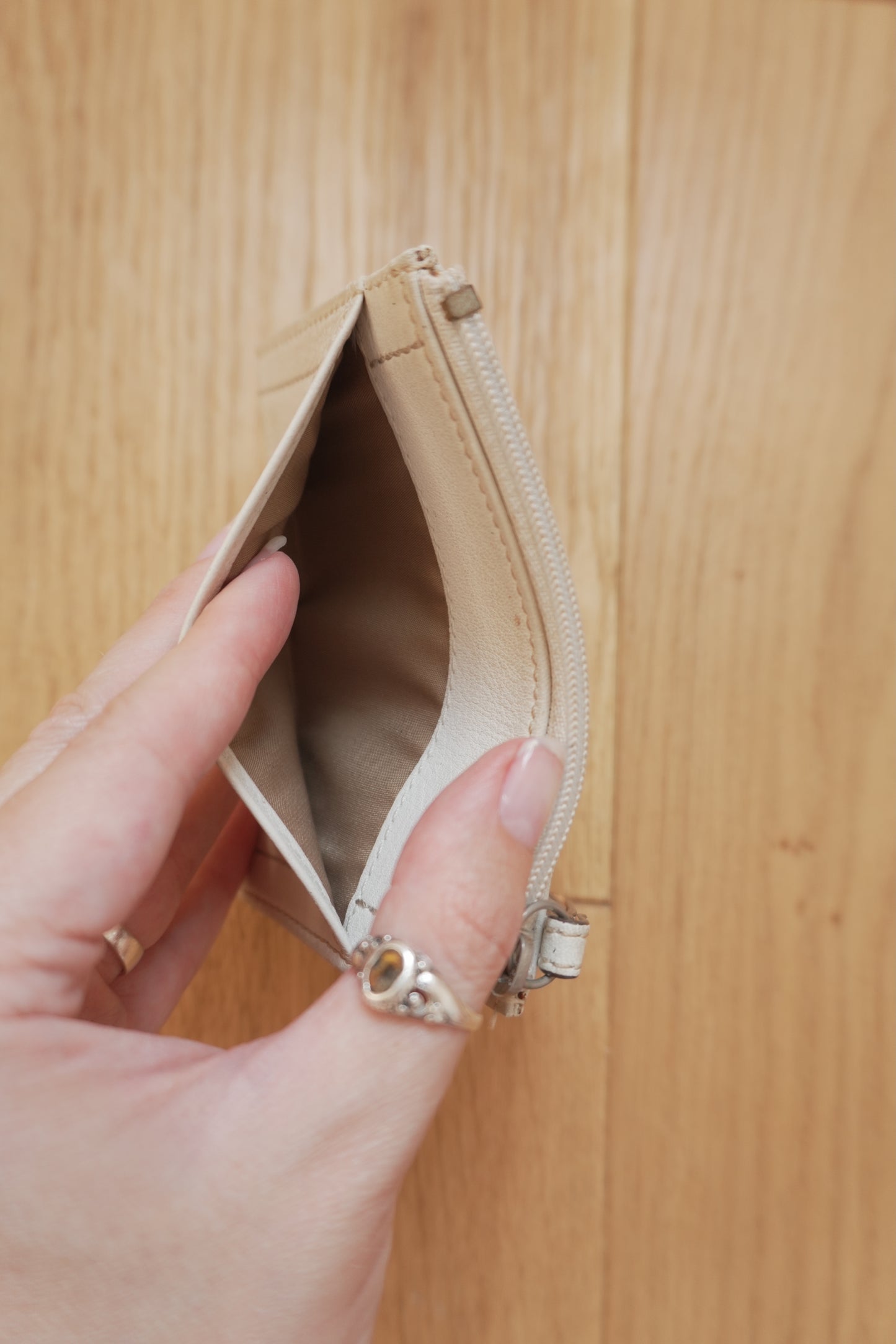 Vintage Coach Coin Purse White Cream Leather Zip Pouch Keychain Small Wallet